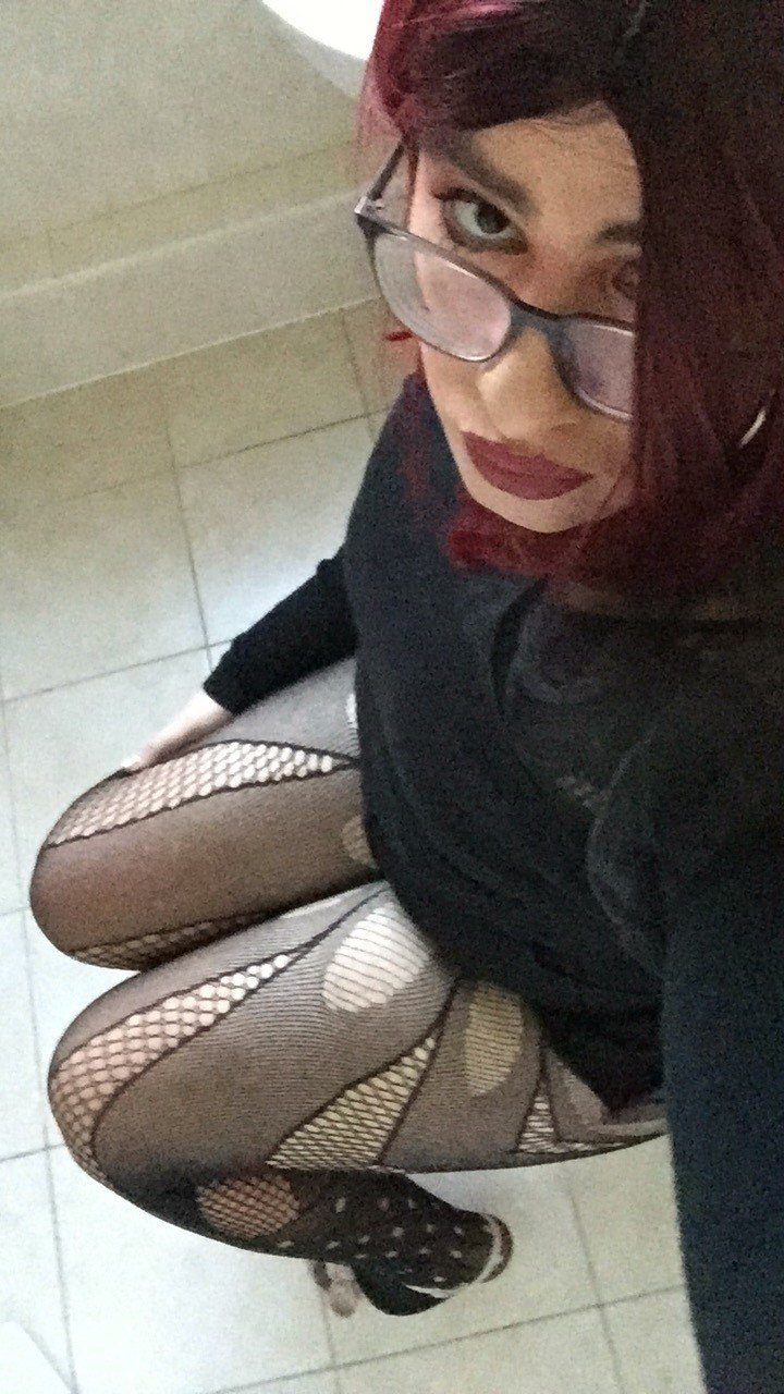 Sissy Tiffany loves to show off her juicy round ass #4FlynO2m