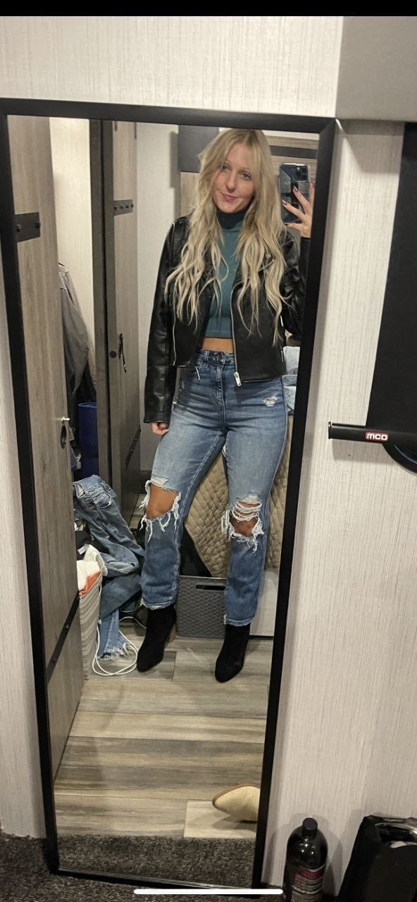 Cuck shares unaware wife #lP3iP3HT