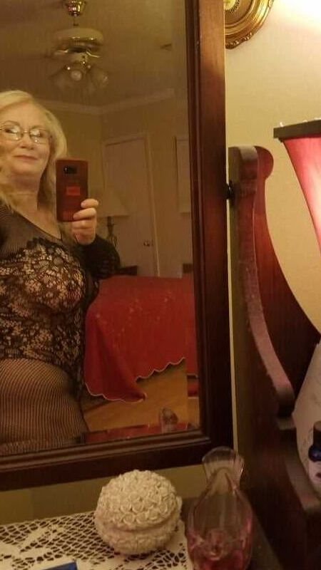Selfies From A Busty Greyhaired Granny.         (p3) #6FSsJ9fF